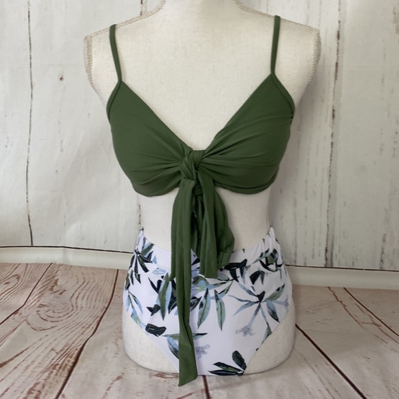 Bikini swimsuit - Picture 1 of 8